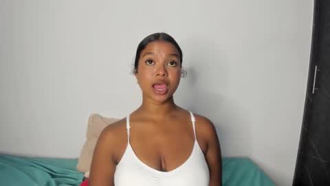 Snapshot of chloe_evans21 chatting on 19, 9, 2025 chloe online show from 19, 9, 2025