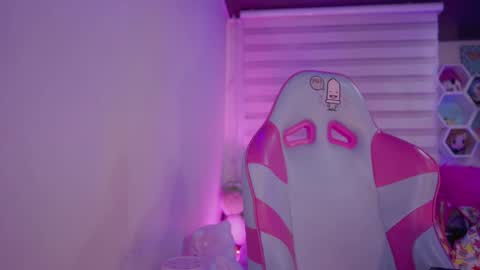 CLOE  online show from 6, 10, 2025