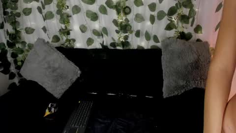 Snapshot of chloe_petite2 chatting on 5, 5, 2026 Chloe online show from 5, 5, 2026