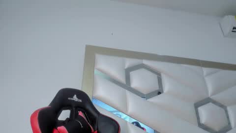 Snapshot of chloe_rubi chatting on 28, 11, 2025 CHLOE online show from 28, 11, 2025