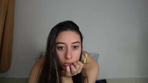 Snapshot of chloe_vahos chatting on 18, 9, 2025 Chloe online show from 18, 9, 2025