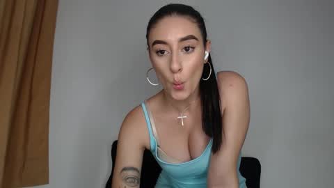 Snapshot of chloe_vahos chatting on 29, 9, 2025 Chloe online show from 29, 9, 2025