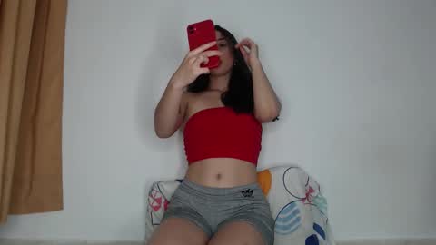 Snapshot of chloe_vahos chatting on 6, 10, 2025 Chloe online show from 6, 10, 2025