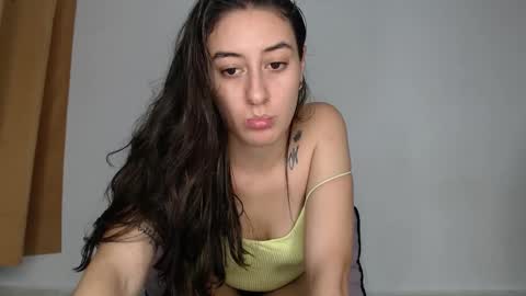 Snapshot of chloe_vahos chatting on 10, 10, 2025 Chloe online show from 10, 10, 2025
