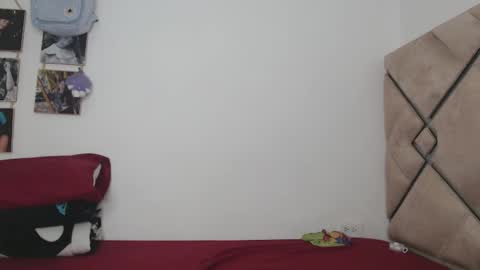 Snapshot of chloe_vahos chatting on 13, 11, 2025 Chloe online show from 13, 11, 2025