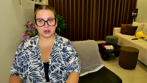 Snapshot of chloe_x_ chatting on 15, 4, 2026 Eva and Sandra online show from 15, 4, 2026