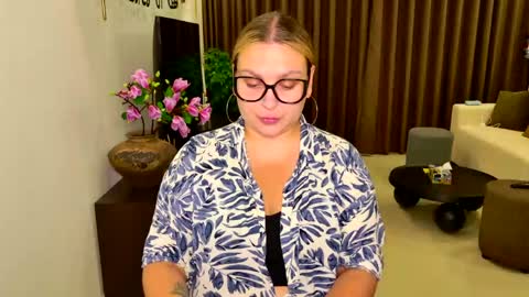 Snapshot of chloe_x_ chatting on 22, 4, 2026 Eva and Sandra online show from 22, 4, 2026