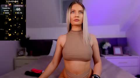 Snapshot of chloecheryy chatting on 25, 2, 2025 Chloe online show from 25, 2, 2025