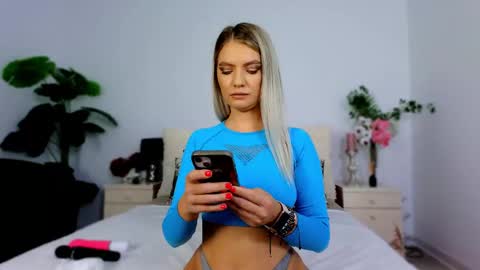 Snapshot of chloecheryy chatting on 1, 10, 2025 Chloe online show from 1, 10, 2025