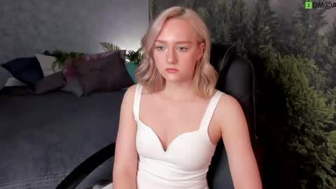 Chloe Deccker online show from 13, 5, 2026