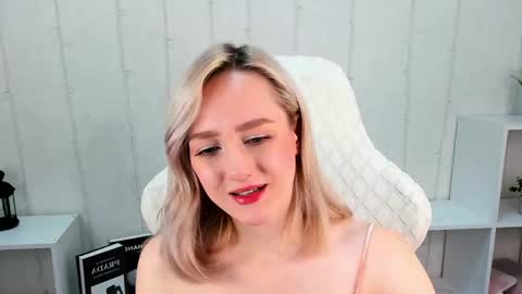 Chloe Deccker online show from 4, 6, 2026
