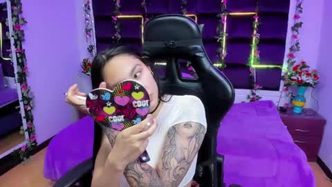 Snapshot of chloee_thompson chatting on 18, 2, 2025 ChloeeThompson online show from 18, 2, 2025