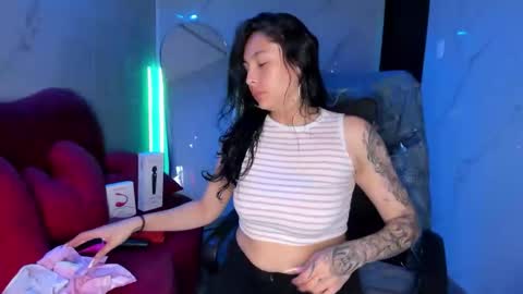 Snapshot of chloee_thompson chatting on 21, 9, 2025 ChloeeThompson online show from 21, 9, 2025