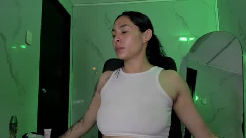 ChloeeThompson online show from 23, 12, 2025