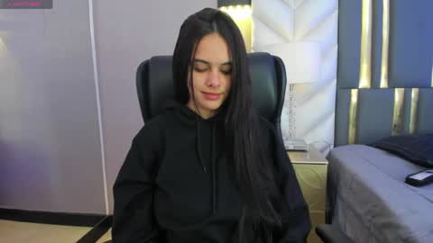  Chloe Harper  online show from 20, 4, 2026