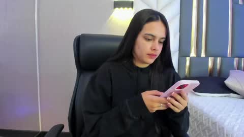 Snapshot of chloeharper_ chatting on 3, 6, 2026 Chloe Harper online show from 3, 6, 2026