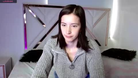 Snapshot of chloejohnsoon chatting on 7, 3, 2025 Chloe online show from 7, 3, 2025