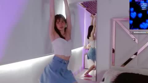 Snapshot of chloejohnsoon chatting on 7, 10, 2025 Chloe online show from 7, 10, 2025