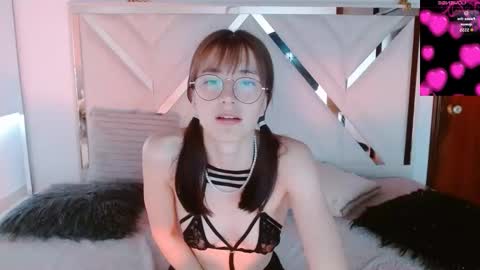 Snapshot of chloejohnsoon chatting on 8, 10, 2025 Chloe online show from 8, 10, 2025