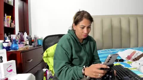 chloemiller   online show from 31, 1, 2025