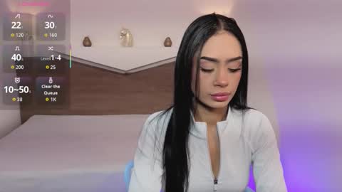 Snapshot of chloemoon8 chatting on 17, 12, 2025 C H L O E online show from 17, 12, 2025