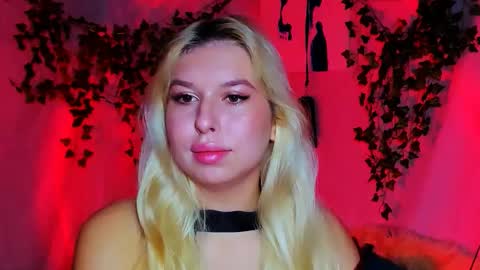 Snapshot of chloericci chatting on 24, 11, 2025 ChloeRicci online show from 24, 11, 2025