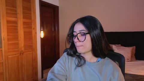 ChloeTurner  online show from 15, 4, 2026