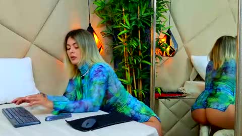Snapshot of chloevee chatting on 23, 6, 2026 Chloe Vee online show from 23, 6, 2026