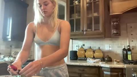 Chloe Babe online show from 2, 2, 2026