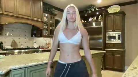 Chloe Babe online show from 18, 4, 2026