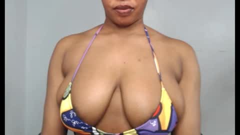 Snapshot of choco_chocox chatting on 18, 10, 2025 ESTHER online show from 18, 10, 2025