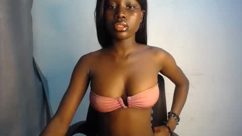 Snapshot of choco_nanstyxx chatting on 16, 9, 2025 mila online show from 16, 9, 2025
