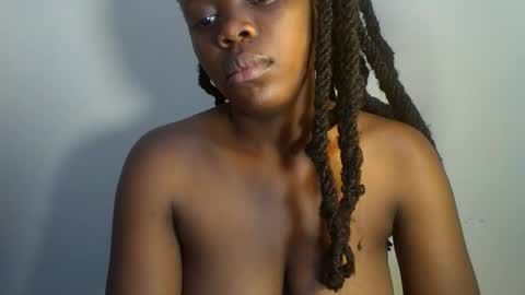 Snapshot of choco_vellvet chatting on 27, 5, 2026 sly online show from 27, 5, 2026