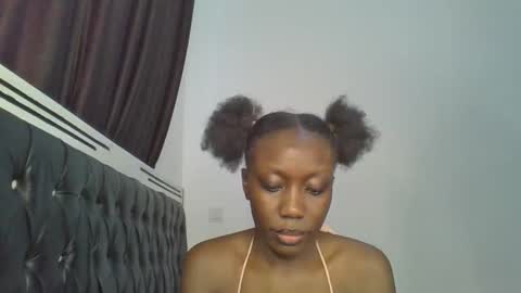 Snapshot of chocobear22 chatting on 19, 11, 2025 chocobear22 online show from 19, 11, 2025