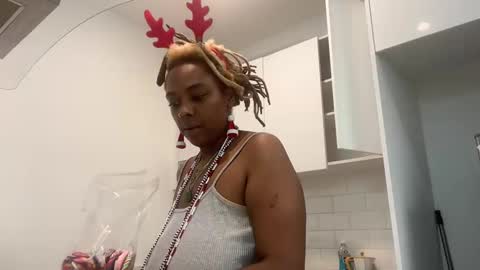 Snapshot of chocolatecakequeen chatting on 11, 12, 2024 ChocolateCakeQueen online show from 11, 12, 2024