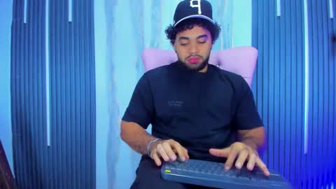 Snapshot of chris_evans00 chatting on 25, 2, 2026 chris_evans00 online show from 25, 2, 2026