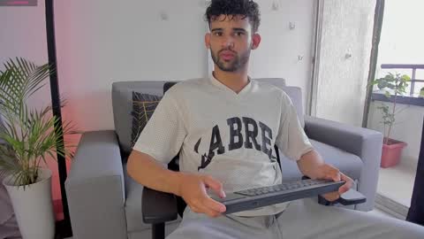 Snapshot of chrisandrew_ chatting on 7, 1, 2025 Im Chirs IM MODEL INDEPENDT online show from 7, 1, 2025