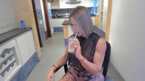 Christiekroes online show from 18, 2, 2025