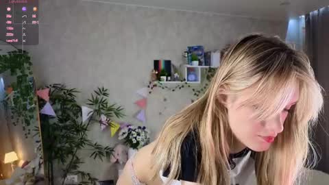 Snapshot of christina_hammond chatting on 25, 4, 2026 Ann online show from 25, 4, 2026