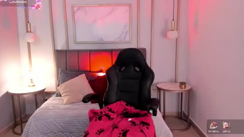 Hi Im Christina. . Dont forget to follow me to have me close to you   online show from 22, 12, 2025