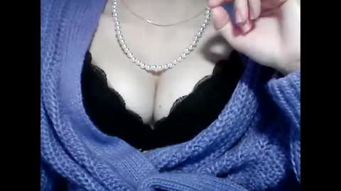 christine40211 online show from 3, 1, 2025
