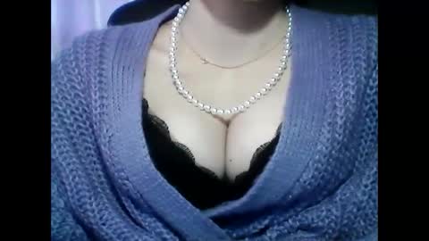 christine40211 online show from 6, 1, 2025
