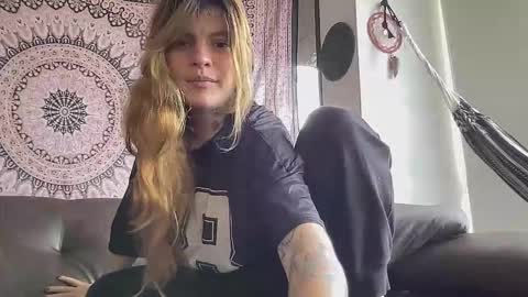Val riess -- Instagram free online show from 12, 10, 2025