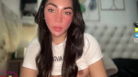 Snapshot of christinee_star chatting on 4, 12, 2025 christine online show from 4, 12, 2025