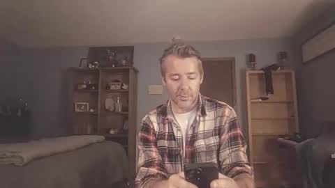 chrisw8121 online show from 18, 3, 2026