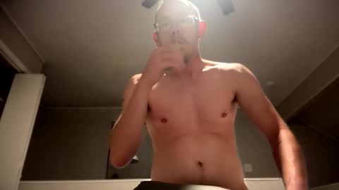 chriswells062590 online show from 23, 3, 2026