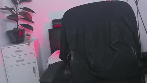 chrristopher77 online show from 12, 11, 2025