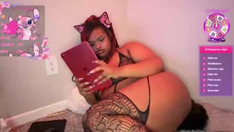 Snapshot of chubbeedweeb chatting on 30, 10, 2025 EmberEssence online show from 30, 10, 2025