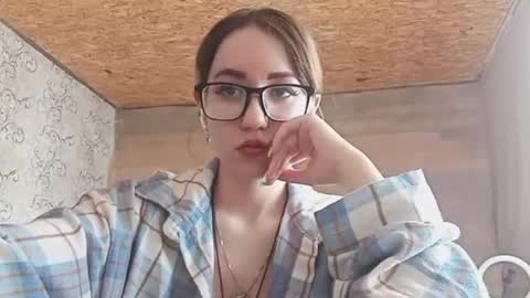 Snapshot of cicelyphaup chatting on 7, 6, 2026 Olivia online show from 7, 6, 2026