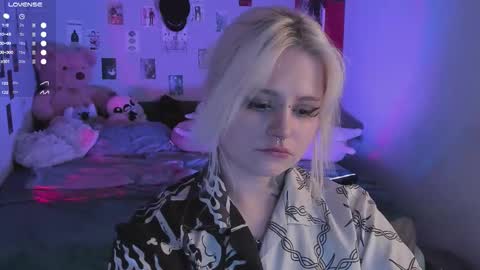 Snapshot of cigaretteduringsex chatting on 6, 11, 2025 Helen and Teya online show from 6, 11, 2025